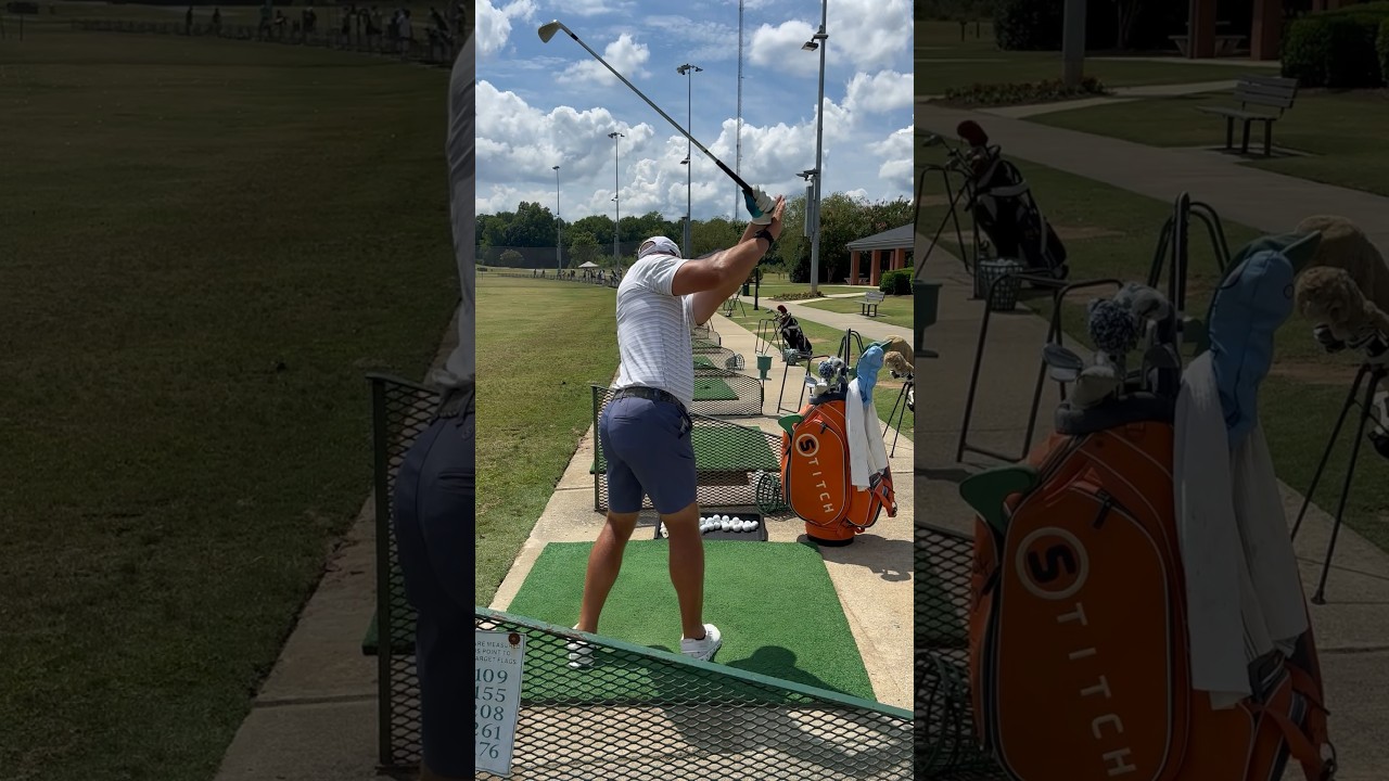 How to Keep the Right Shoulder Open on the Golf Backswing How to Keep the Right Shoulder Open on the Golf Backswing