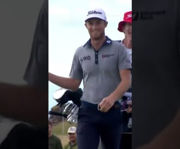 Will Zalatoris’ ball somehow ended up on top of a ball marker 😳