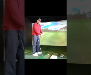 GOLF SWING TIPS - Chipping And Pitching #shorts