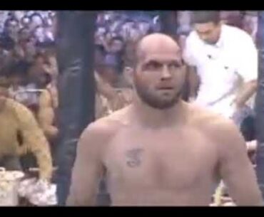 Matt Lindland vs Ricardo Almeida [UFC 31 - Locked and Loaded] 04.05.2001