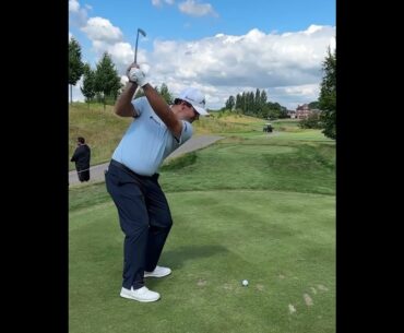 Patrick Reed's stinger is something else 😮‍💨 #livgolf #shorts