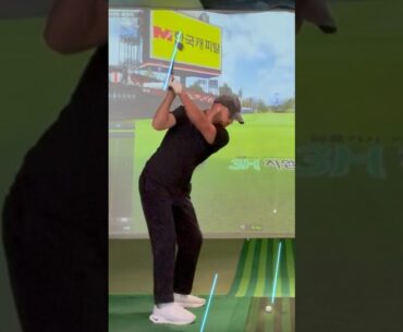 Ladies and gentlemen we are officially “In the slot” #golf #screengolf #golfswing #theslot