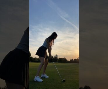 Love playing a nice sunset round of golf 🌅🏌🏻‍♀️#golfgirl #golfswing #golf #golflife