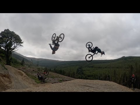 BACKFLIPS & CRASHES : LAPS with Brendan Fairclough, Matt Jones & Gee Atherton BACKFLIPS & CRASHES : LAPS with Brendan Fairclough, Matt Jones & Gee Atherton