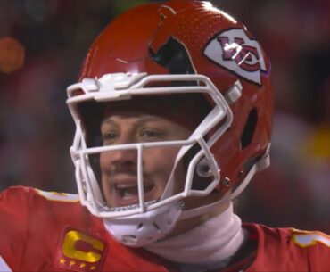 Patrick Mahomes takes a big hit from DeShon Elliott and broke his helmet mid game vs Dolphins 😳