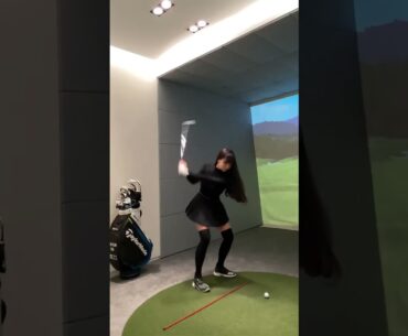 Such a beautiful consistent swing ❤️ #golf #short #golfbabes #golfgirl #girlthatgolf #golfqueen #go
