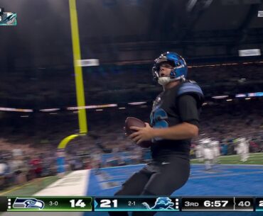 St. Brown throws TD pass to Goff via tricky design