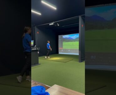 Warming up before my lesson at golf galaxy 💪😤 #fypシ゚viral #golf #beginner