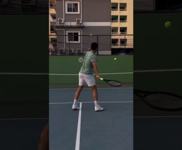 Roger Federer. Playing Tennis. 😍