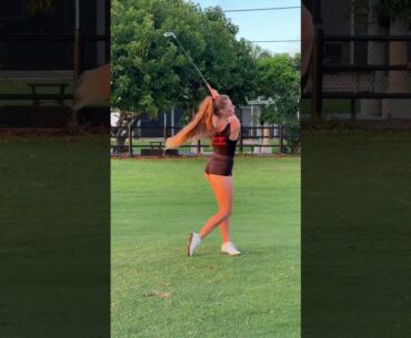 This HOOTERS girl can golf 🤯🤯 #golf #hooters #golfswing