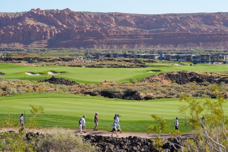 How much does it cost to stay and play Black Desert golf course in Utah?