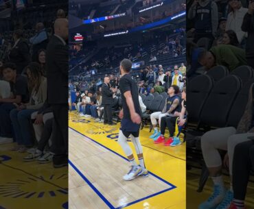 Riley Curry with the assist to her dad #stephcurry