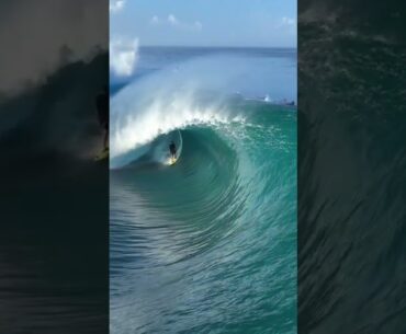 There are waves, and then there is Teahupo'o.  📹:  tucker.wooding