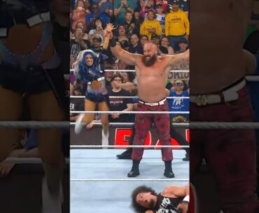 Braun Strowman doesn't realize how massive he is 😂