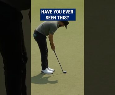 INCREDIBLE no-look putt! 😱
