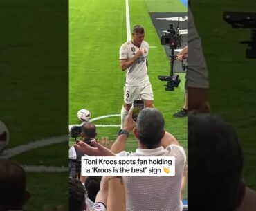 Toni Kroos spots fan holding a 'Kroos is the best' sign ❤️