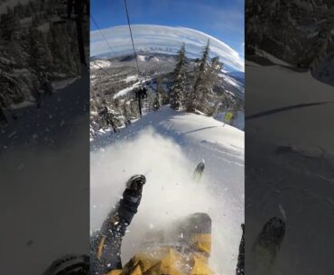 “Relax 😌 and enjoy the incredible ski descent.”#ski #sports #tricks
