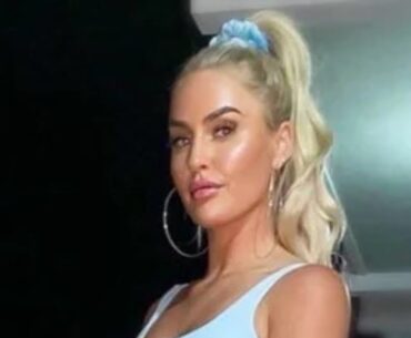 Bra-less Charley Hull posts her Bra-less white-blue outfit