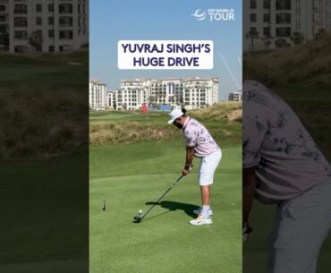 Yuvraj Singh DRIVES par 4 green! 😱