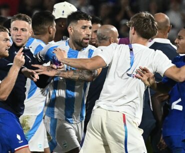 JO PARIS 2024 - Séquence houleuse : Une énorme bagarre générale éclate à la fin de France-Argentine