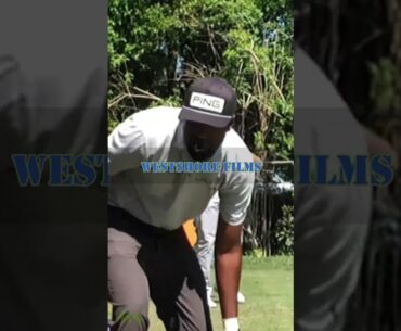 Sahith Theegala grabs a bite while golfer tees off #shorts #golfcourse #golf