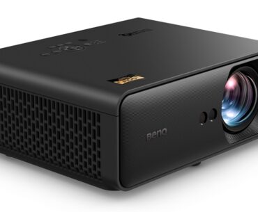 BenQ's Size-Conscious Golf Sim Projector Aims to Turn Even a Garage into the Back Nine