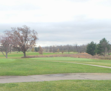 Golfers bundle up for final round of the season at Gardner Golf Course