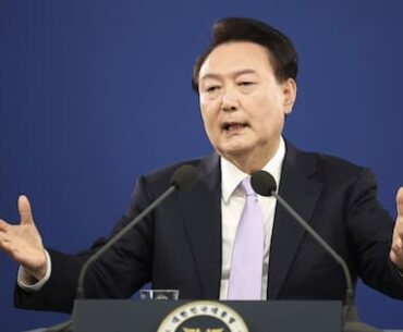 South Korean president takes up golf again to forge bond with Trump