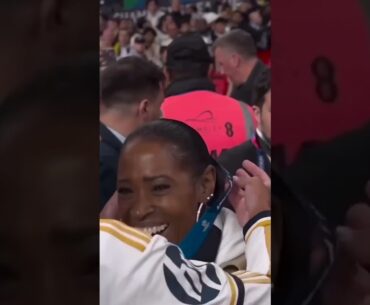 Jude Bellingham gives his UCL winners medal to his mum, Denise 🥺❤️