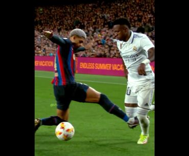 Vinicius Jr TOYING Araujo 👿🔥