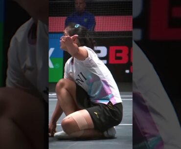 An Unbelievable moment during Match points! #sports #youtube #youtubeshorts #badminton #tunjung