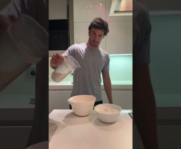 Carlos Sainz's Viral Pancake Tutorial 🔥🥞