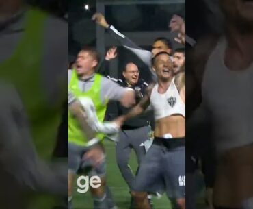 JOGADORES DO GALO FAZEM LINDA FESTA APÓS CLASSIFICAÇÃO 🐓 | VASCO X ATLÉTICO-MG | #shorts | ge.globo