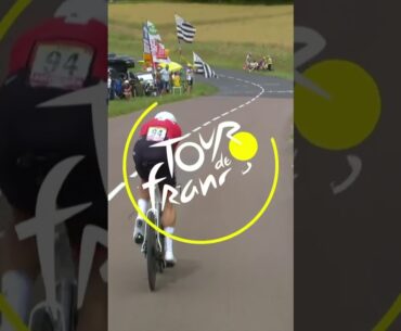 Don't try this at home! Stefan Küng puts his chain back on mid-race  #tourdefrance