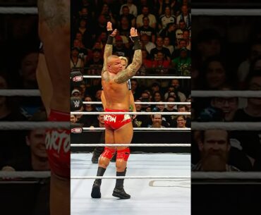 Randy Orton was having fun with the crowd in Berlin 🌊🙌🇩🇪