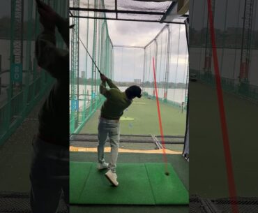 Scratch Golfer Easily Hits the Ball over the Net     #golf #hititoverthenet #viralvideo