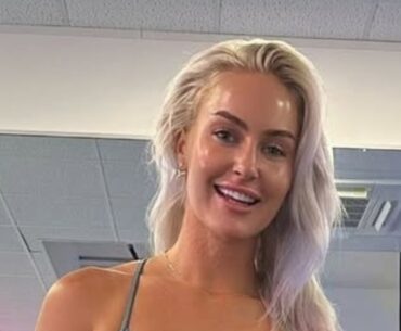 Bra-less Charley Hull Turns Head and gave her fans a glimpse of her new dress