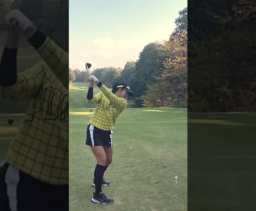 Nice swing #golf #golfgirl #golfskill #ladygolfers #golfswing #golfer #ladygolfer  #ladiesgolf
