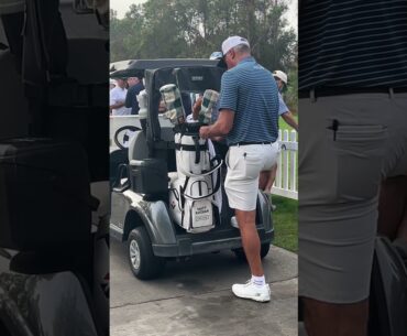 The cart looks small / PGA tour pro Matthew Kuchar (193cm/6.4ft) #golf