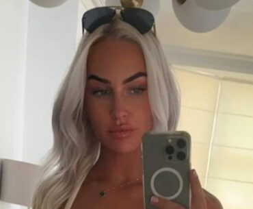 Bra-less Charley Hull turns head and embraces the winter spirit as she dresses up