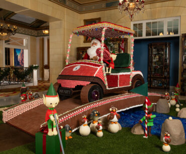 This Luxury Colorado Hotel Made a Life-Sized Golf Cart Out of Gingerbread