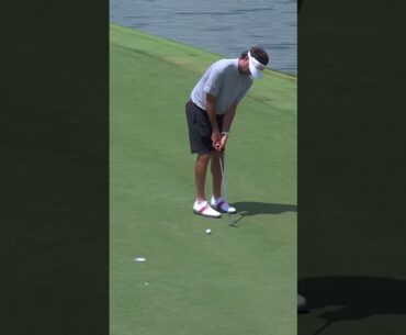 Rolling it true to the cup! ⛳️