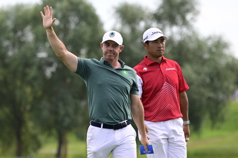 McIlroy waving to spectators today