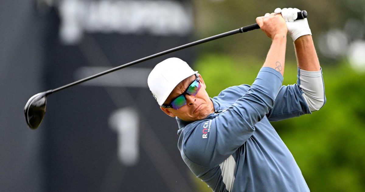 Rickie Fowler drives
