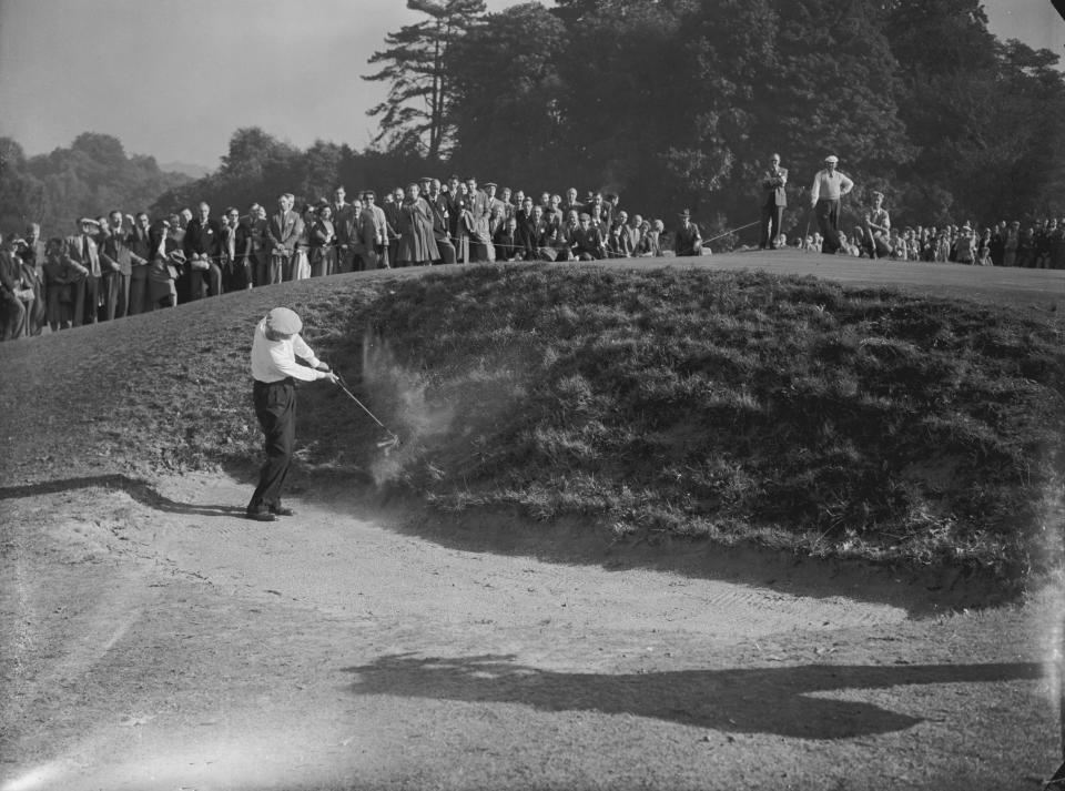 American golfer Fred Haas, playing out of a bunker during the Ryder Cup at Wentworth, Surrey. (Photo by Edward Miller/Keystone/Getty Images)