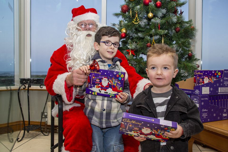 Jack Tyrrell and Rowan Earls with Santa at the Arklow Golf Club Christmas party. Photo: Michael Kelly