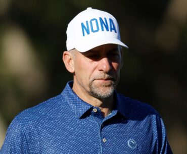 MLB star John Smoltz uses hearing aids after getting hit by golf ball