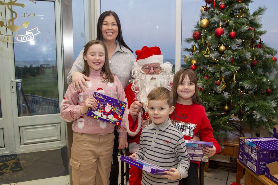 Donna, Leyla, Penny and Ollie Doyle with Santa at the Arklow Golf Club Christmas party. Photo: Michael Kelly