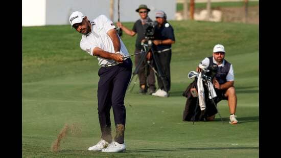 India's Gaganjeet Bhullar plays a shot during the International Series Qatar golf tournament at the Doha Golf Club in Doha on November 30, 2024. (Photo by KARIM JAAFAR / AFP) (AFP)