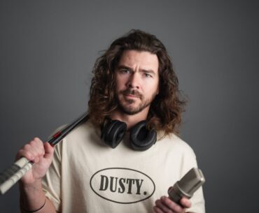 How former hockey player Jake Hutt uses music to teach golf